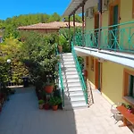 Ξενοδοχείο με διαμερίσματα Lenia Καλαμίτσι