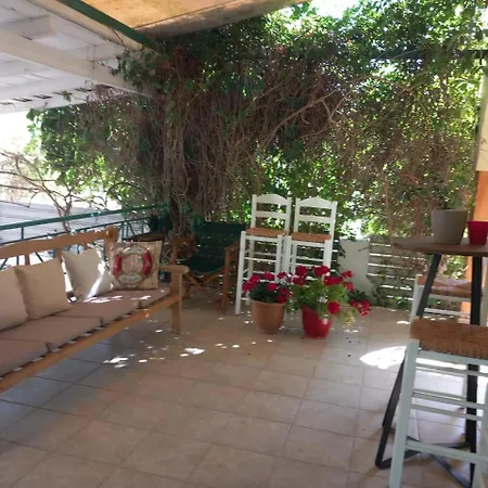 Lenia Kalamitsi (Lefkada)