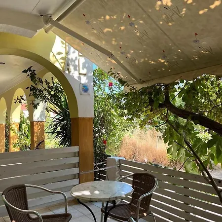 Lenia 2* Kalamitsi (Lefkada)
