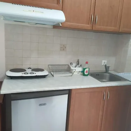Lenia Aparthotel 2*