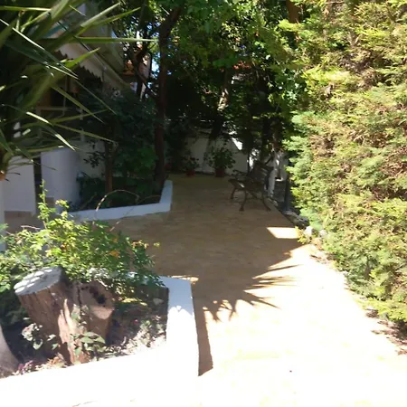 Lenia Kalamitsi (Lefkada)