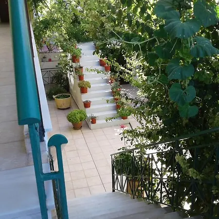 Lenia Aparthotel 2*