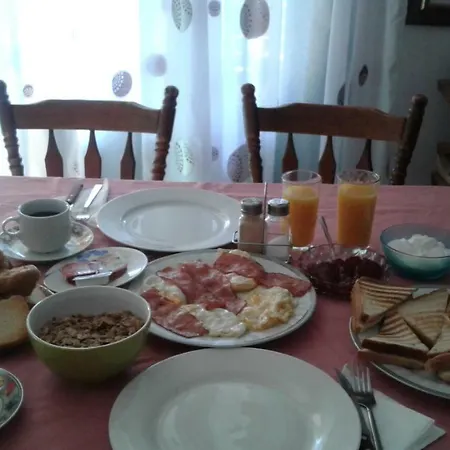 Lenia Aparthotel 2*