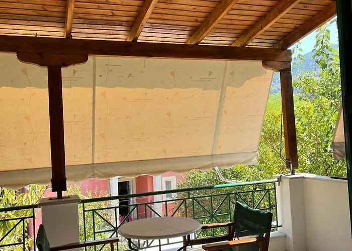 雷尼亚公寓式酒店 公寓式酒店 Kalamítsi